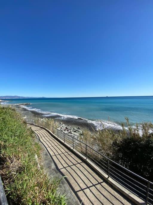 Appartamento Con Terrazza Vista Mare A 50 Mt Arenzano Bagian luar foto